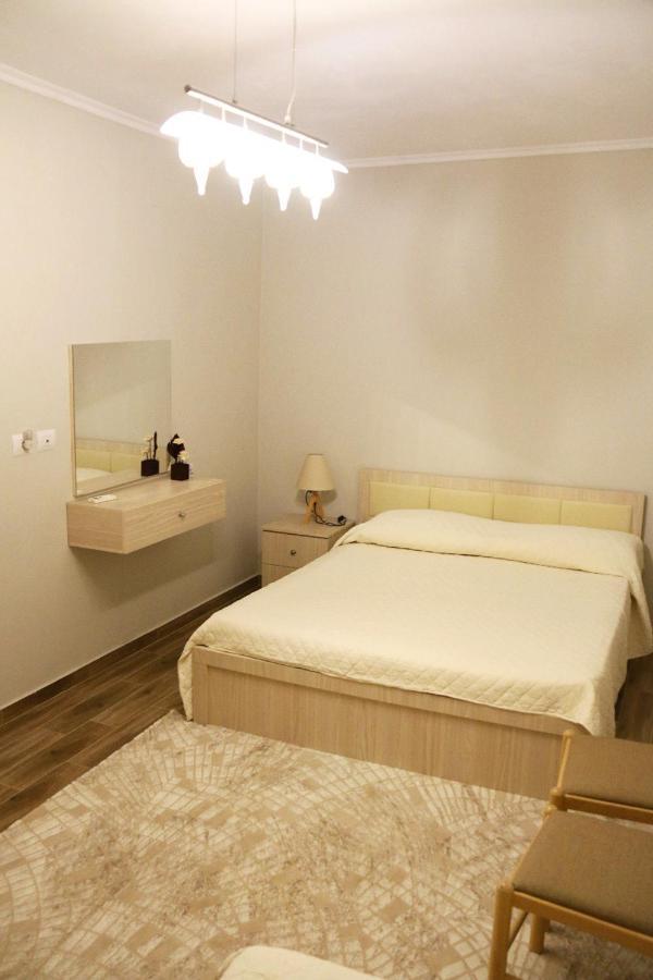 New Bazaar Arben'S Apartment Tiranë Luaran gambar